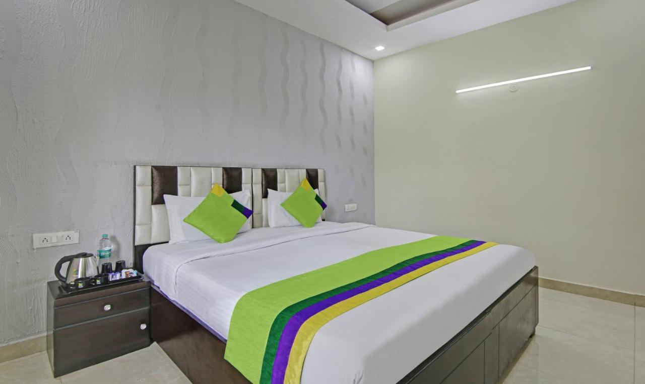 Treebo Modern Stays Noida Exteriér fotografie