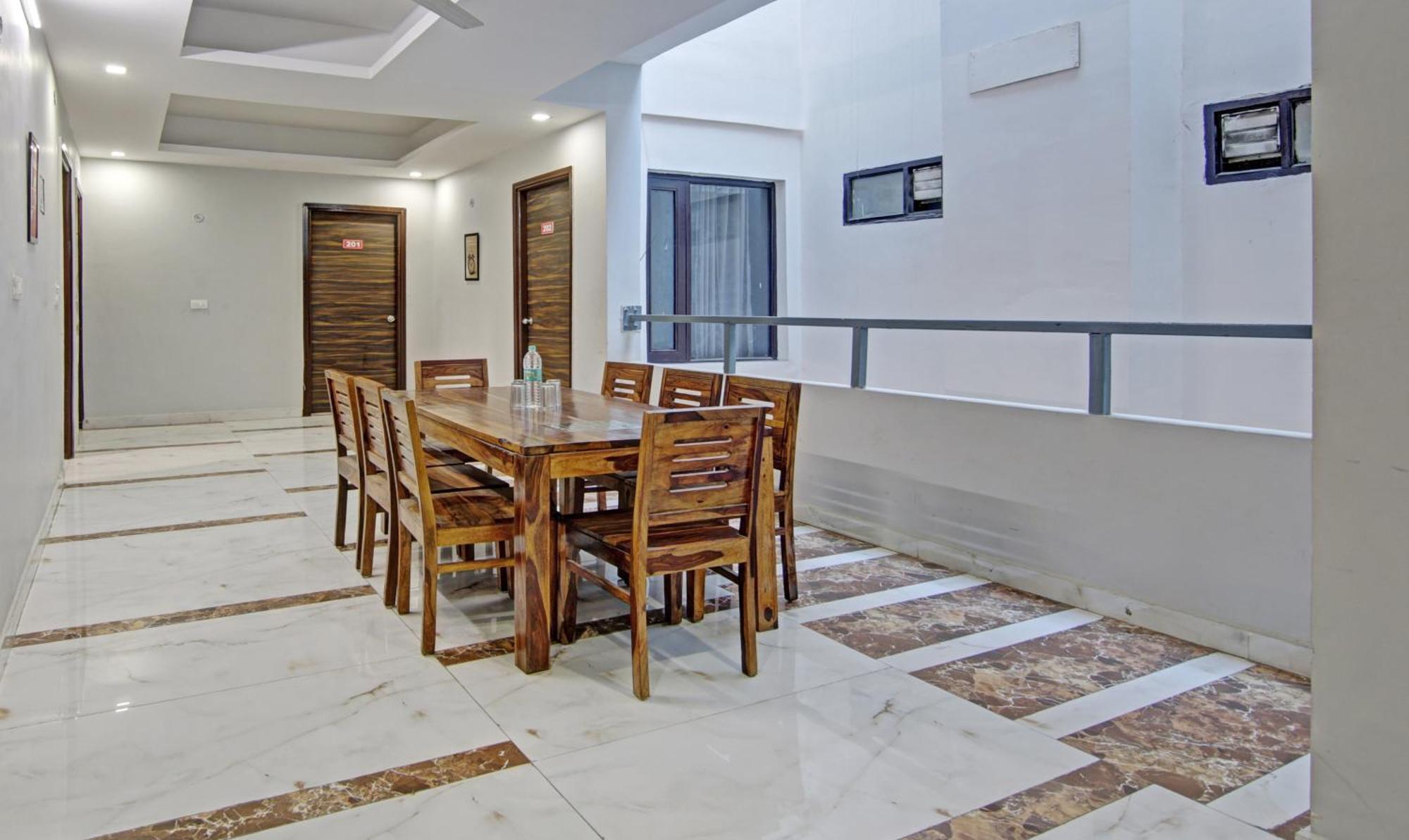 Treebo Modern Stays Noida Exteriér fotografie