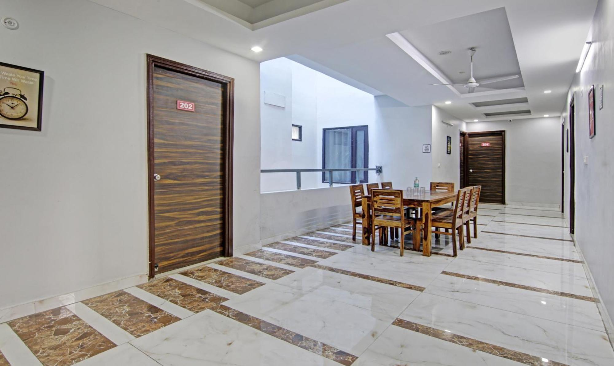 Treebo Modern Stays Noida Exteriér fotografie