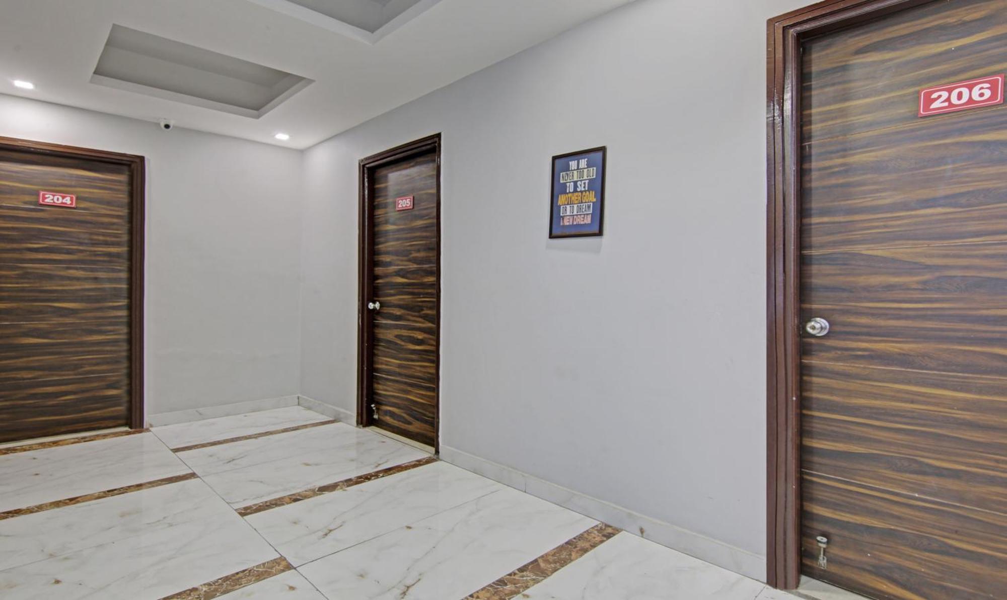 Treebo Modern Stays Noida Exteriér fotografie